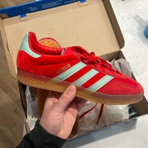 Adidas originals Gazelle NWT Sold out color